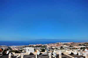 Cozy Townhouse With Ocean Views in Costa Adeje