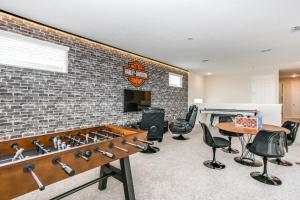 Six-Bedroom House room in Solara Villa with Private Pool Spa and Gameroom villa