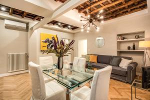 Trevi Fountain Superior 3 bdr apartment