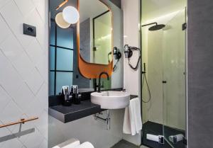 One Shot Tabakalera House