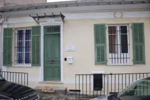 Maison Niçoise au calme vue mer - 勒旺