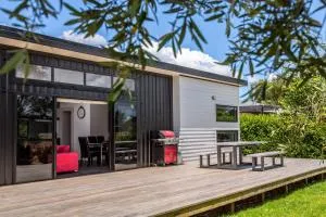 Burgundy Place - Featherston