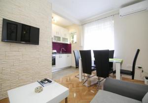 Apartment Snjezanal- in the center