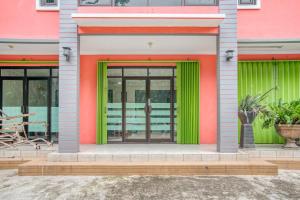 RedDoorz near Taman Mini Jakarta