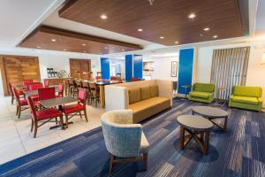 Holiday Inn Express & Suites Wilmington-University Center by IHG