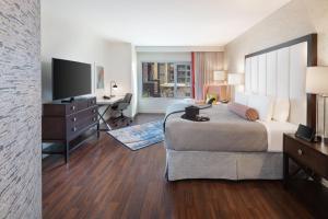 King Room - Disability Access room in Hotel Indigo San Diego - Gaslamp Quarter an IHG Hotel