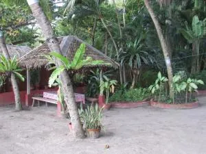 Felipa Beach and Guesthouse - Newly Renovated Airconditioned Guest Rooms - 锡基霍尔