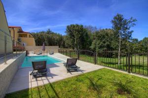 Complex of 2 villas Banjole-Mar with 2 private pools for up to 20 persons 200m from the beach - WiiBuk