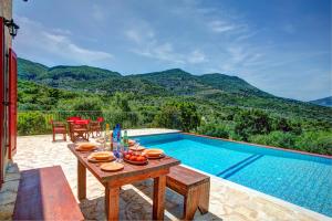 Perachori Villa Sleeps 4 Pool Air Con WiFi Ithaka Greece