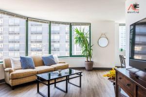 ENVITAE 3BR Luxury Corner Loft with Navy Pier Views