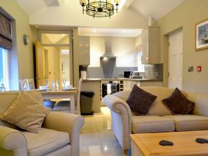 Llys Celyn - Holly Farm