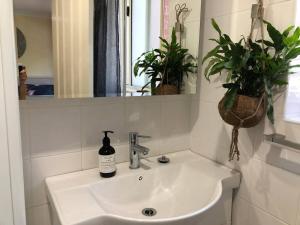 Escape to Strathfield for 8 guests