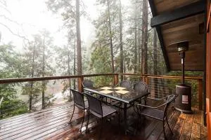 Cabin on a Hill - Айдлуайлд