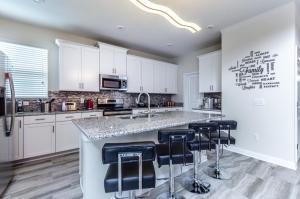 Two-Bedroom House room in Stunning Star Wars villa