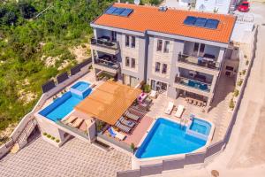 Ferienhaus Duce Villa Sleeps 12 with Pool Air Con and WiFi Duće Kroatien