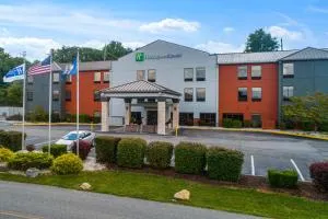 Holiday Inn Express Dublin by IHG - Max Meadows