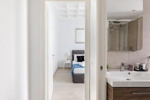 A World Aparts - 61 Margutta