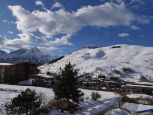 Appartements Ecrins 6 n°1 : vue sur piscine et telesiege. Ski in/out : photos des chambres