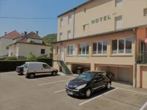 Hôtel de La Vallée - 萨兰莱班