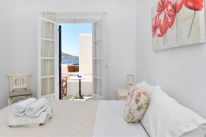 White Rooms Paros