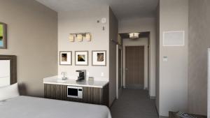 Studio Suite with Two Queen Beds room in Holiday Inn Cleveland Clinic an IHG Hotel