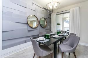 Four-Bedroom Townhouse room in Chic & Sassy 4 Bedroom Town Home townhouse