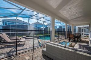 Eight-Bedroom House room in Entertain in your own movie theate room - 8 Bdm villa