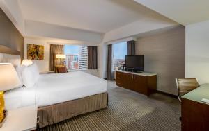 King Room with City View room in Crowne Plaza Seattle an IHG Hotel