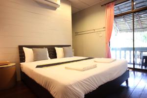 Marina hut guest house