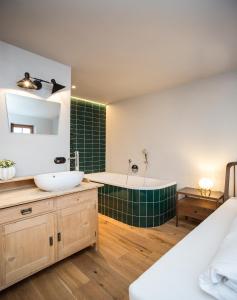 Holzgauer Haus מלונות בtannberg אוסטריה Wander