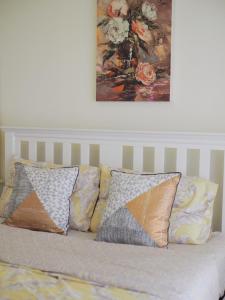 Flame Tree Residence by Patcha