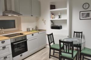 Apartment Anna - FREE Pickup from OR Dropoff to Zagreb airport AT ANY TIME, please give three days advance notice - Long-term parking with airport transport possibility