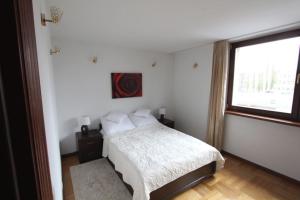 Apartment Nowiniarska near the Old Town