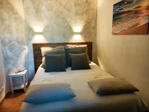 Appartements Charmant T2 climatise avec belle vue , Golf de Pont-Royal : photos des chambres