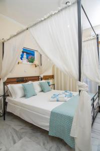 Holiday Beach Resort Santorini