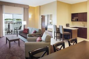Location Suite - Non-Smoking room in Holiday Inn Express & Suites Sandusky an IHG Hotel