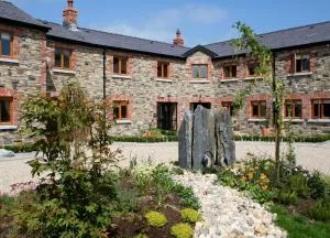 Decoy Country Cottages - Navan