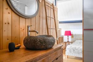 Studio cosy perché dans les arbres au coeur du Périgord proche Sarlat