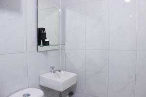 Stylish Studio Room Grand Asia Afrika Apartment By Travelio