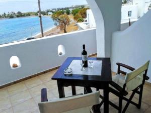 Breezy Holiday Home in Paros at Beach Paros Greece