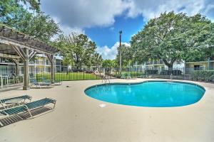 Ocean Springs Condo in Waterfront Resort! - 3hvězdičkové hotely ve městě Ocean Springs