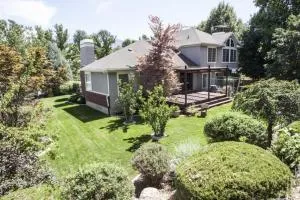 Incredible Sandy Home with Large Deck, Mins to Skiing - Sandy