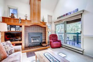 Hot Tub and Grilling Area Keystone Townhome!