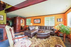 Secluded Seward Home Patio, 2 Mi to Kenai Fjords!