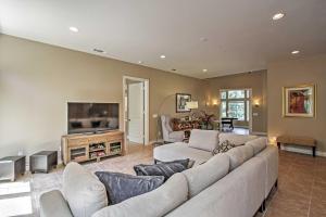 Roomy Home w Deck, 5 Mi to Lake Arrowhead Village