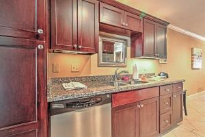 Steps to Beach and Pool! Colorful Galveston Retreat