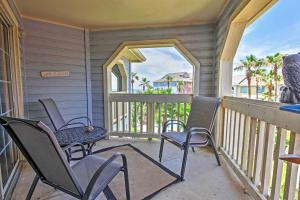 Steps to Beach and Pool! Colorful Galveston Retreat