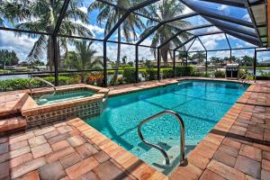 Holiday Home room in Newly Renovated Tropical Getaway in Cape Coral!