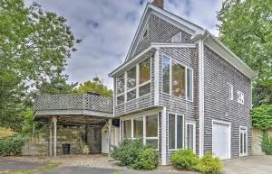 Charming Hyannis Home with Deck Walk to Beach! - هيانيس