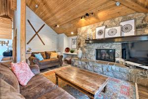 Apartment room in Warm Park City Home Walk to Ski Lift and Gondola!